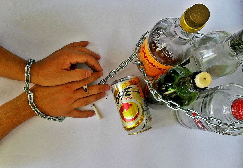 La cura di alcolismo è non costosa.