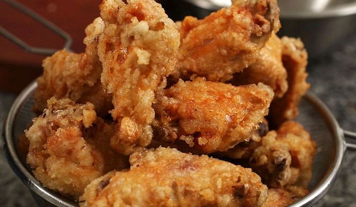 Ali di pollo fritte in salsa d'aceto