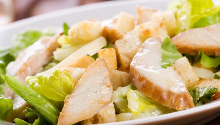 Insalata di pollo e formaggio