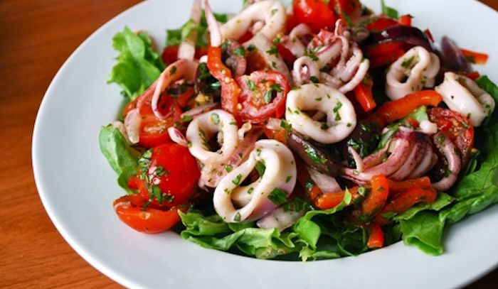 Calamari alle olive e pomodori