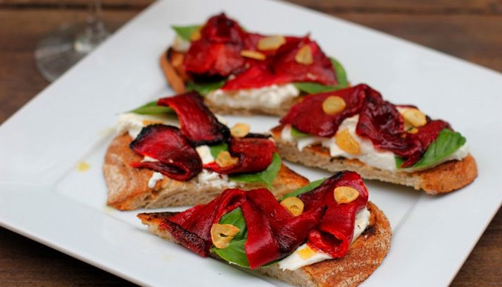 Crostini ai caprini con peperone
