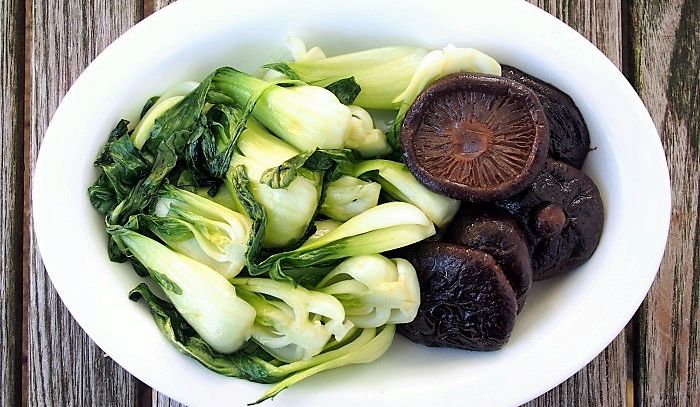 Verdure con funghi neri e salsa di ostriche