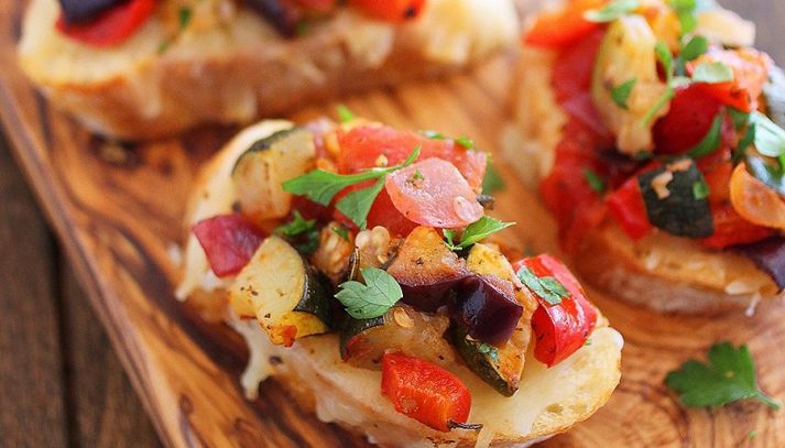 Bruschette con piccola ratatouille