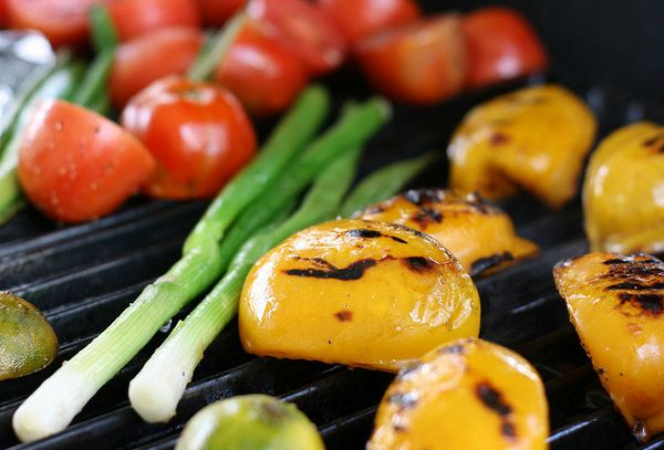 Grigliata di verdure e pomodori