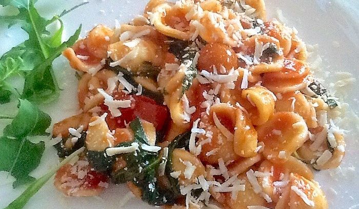 Orecchiette con rucola e pancetta