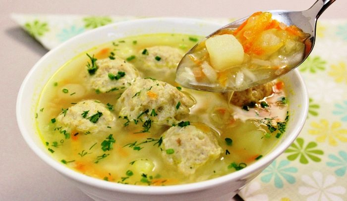 Palline di carne in brodo