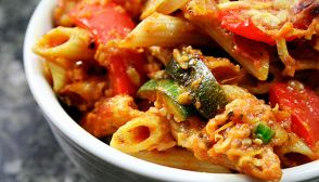 Penne e ortaggi in teglia