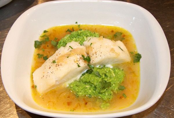 Spigola con purea di zucchine al basilico