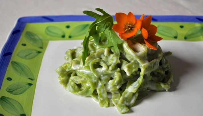 Tagliatelle verdi con la besciamella
