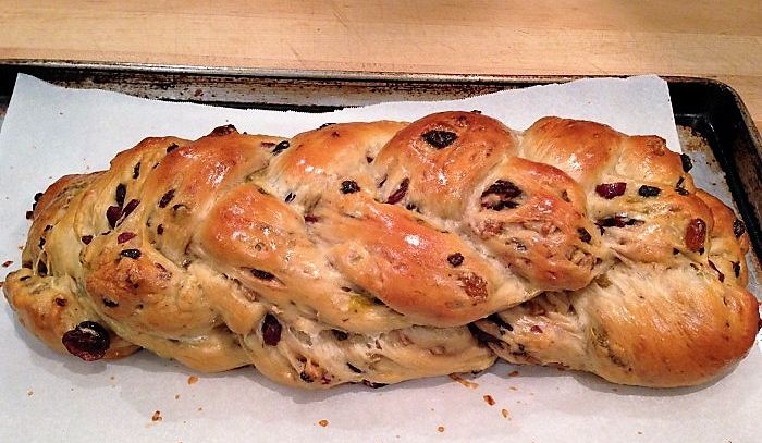 Treccia con canditi e uvetta