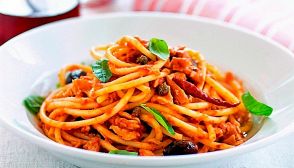 Bavette con pomodoro e tonno