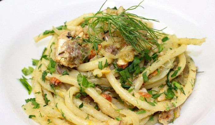Bucatini con alici e finocchi
