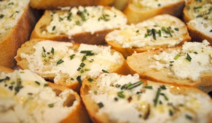 Canapes caldi al formaggio