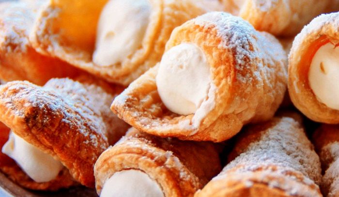 Cannoncini di sfoglia alla panna