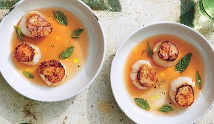 Consommè di pesce con capesante