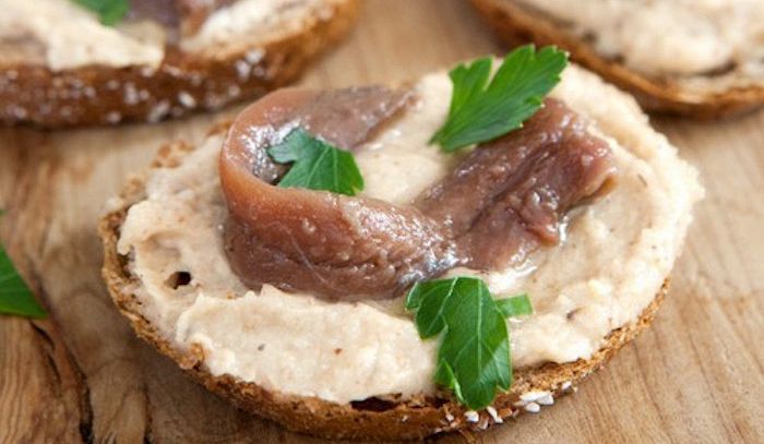 Crostini alle acciughe