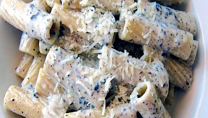 Maccheroni al tartufo nero, panna e aglio - La Ricetta di ...