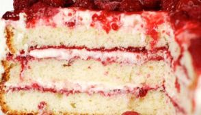 Torta di lamponi con zabaione allo spumante