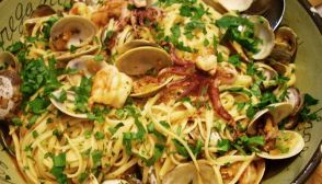 Pasta con frutti di mare e polpetti