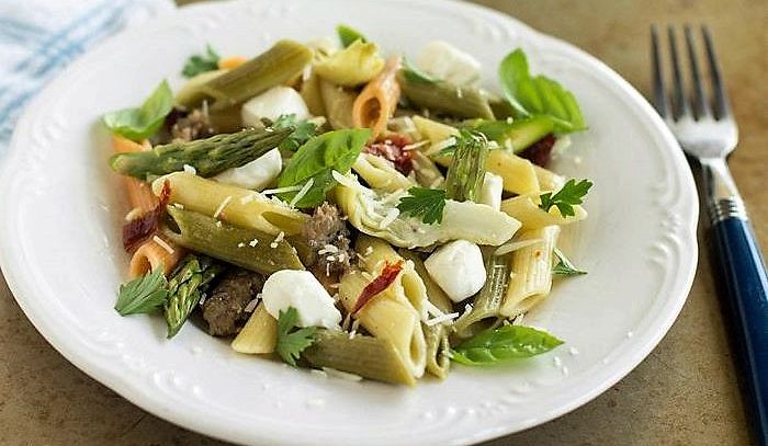 Penne con i carciofi crudi