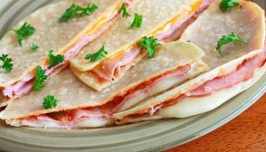 Piadine con gorgonzola e prosciutto
