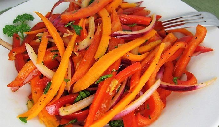 Carote e peperoni in padella