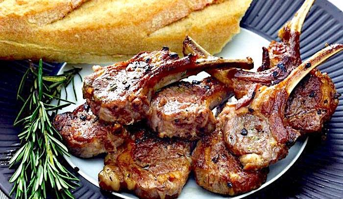 Costolette d'agnello all'aglio