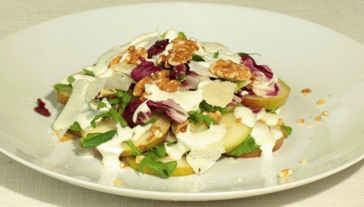 Insalata di pere e bacon gorgonzola e noci