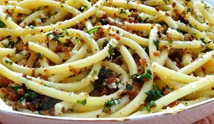 Spaghetti aglio, olio e pane fritto - La Ricetta di Buonissimo