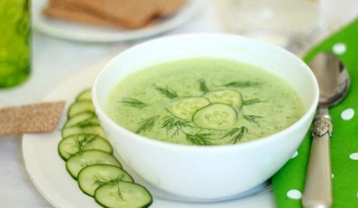 Zuppa di cetriolo fredda