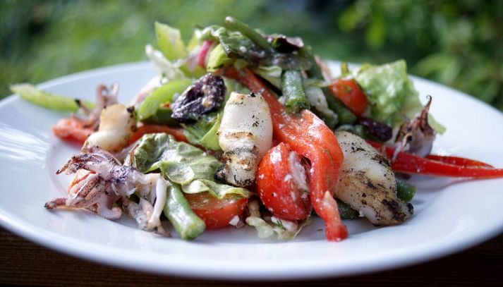 Insalata di totani con olio alle erbe
