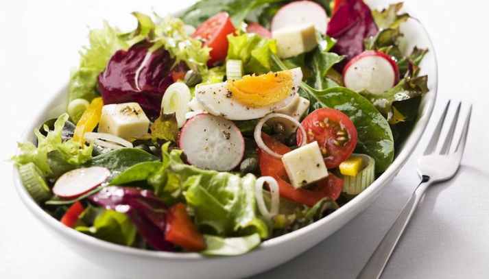Insalata mista al basilico