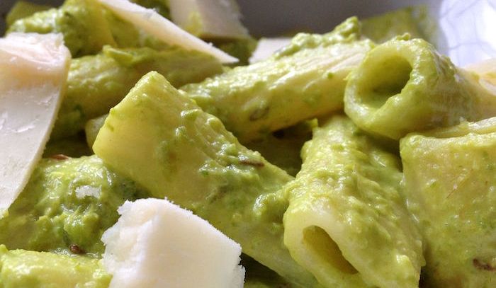 Maccheroni con piselli e zafferano