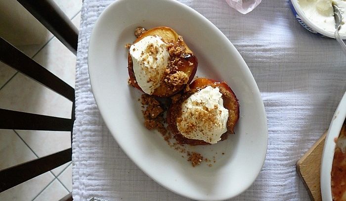 Pesche all'amaretto