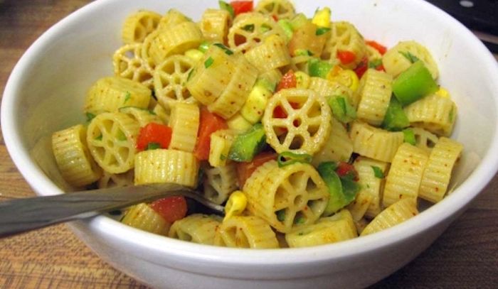Rotelle in insalata con peperoni