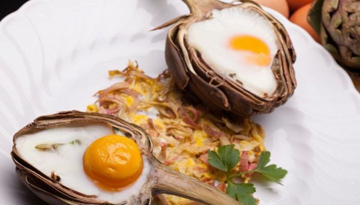 Uova nei carciofi