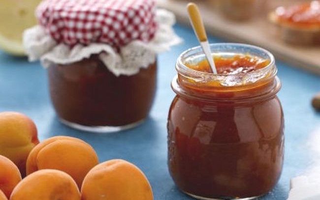 Composta di albicocche e prugne