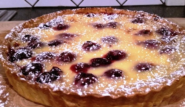 Crostata di crema e amarene