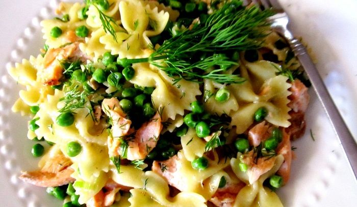 Farfalle con salmone affumicato e aneto