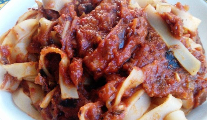Frange di farina di castagne con porri