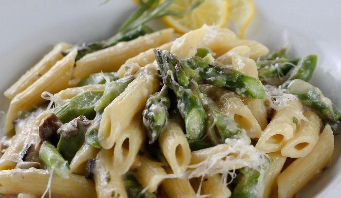 Penne con asparagi e tartufo nero
