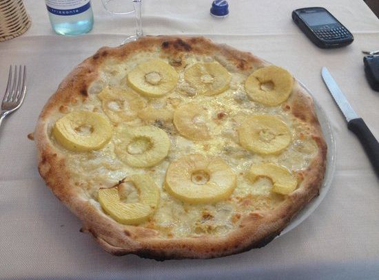 Pizza con mele e gorgonzola