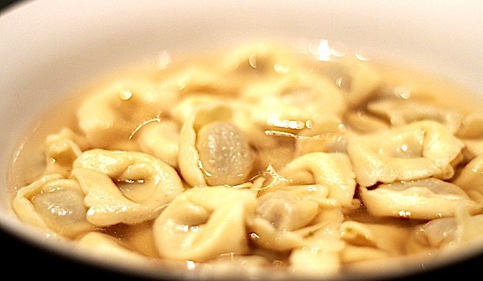 Tortellini in brodo alla modenese