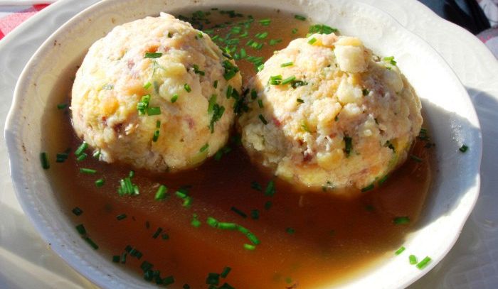 Canederli allo speck in brodo