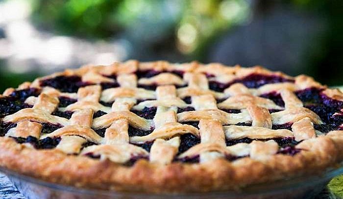 Crostata alle more e rabarbaro - La Ricetta di Buonissimo