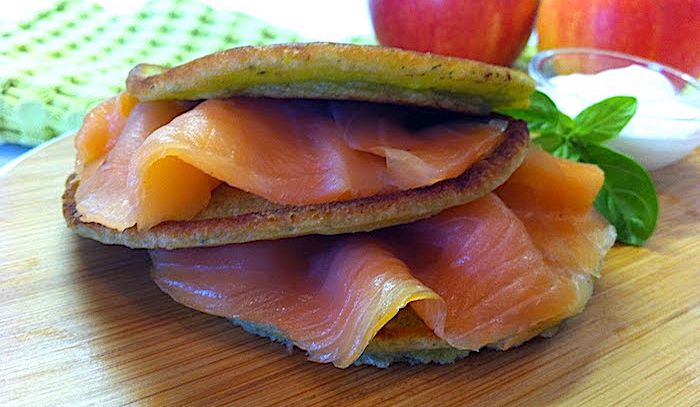 Pancake di salmone con pesto