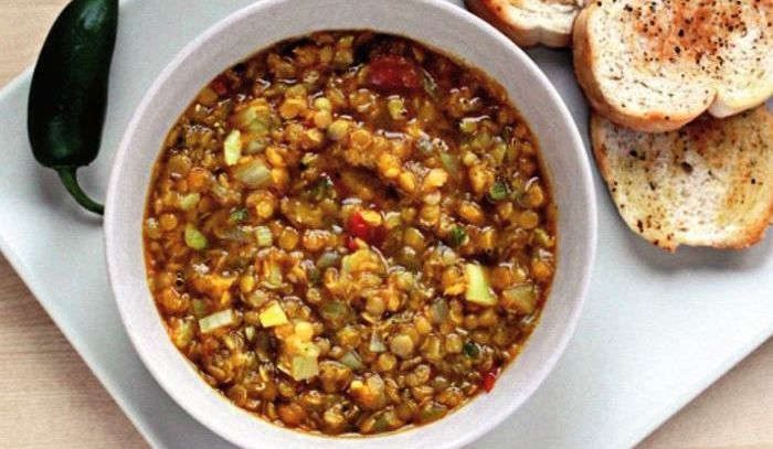 Cicerchie e patate in minestra