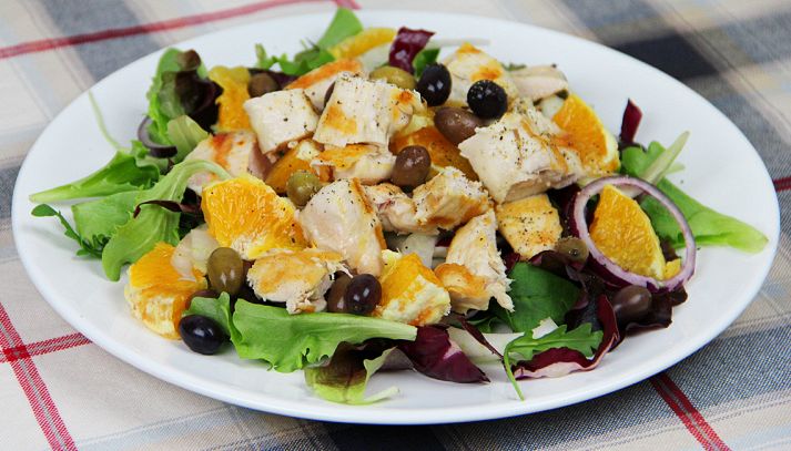Insalata ricca di pollo