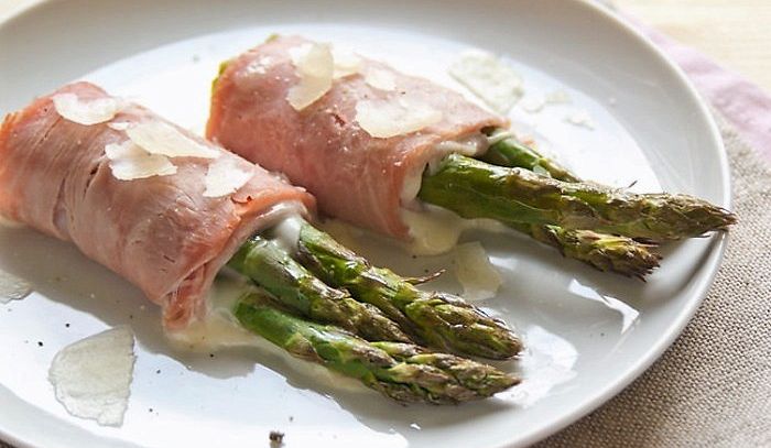 Involtini di prosciutto e asparagi
