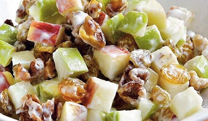 Sedano, noci e formaggio